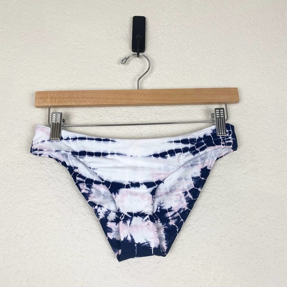 L*Space Sandy Bikini Bottoms Swim Suit size Medium
*BOTTOMS ONLY* - Picture 6 of 10